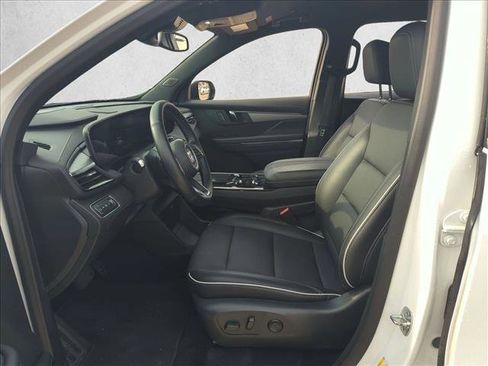 Used 2025 Buick Enclave Preferred image 11