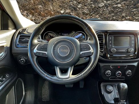 Used 2018 Jeep Compass Latitude image 4