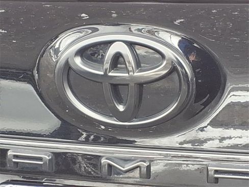 Used 2020 Toyota Camry SE image 7