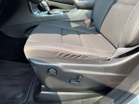 Used 2019 Jeep Grand Cherokee Laredo AWD/4WD image 15