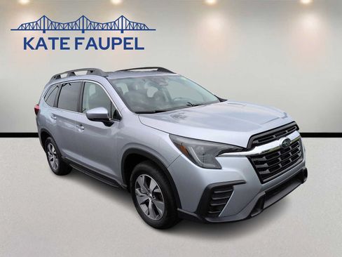 Used 2025 Subaru Ascent Premium AWD/4WD image 1