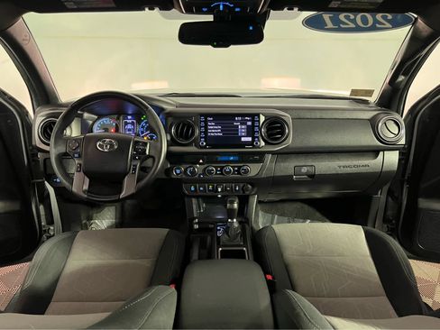 Used 2021 Toyota Tacoma TRD Off-Road w/ Technology Package image 9