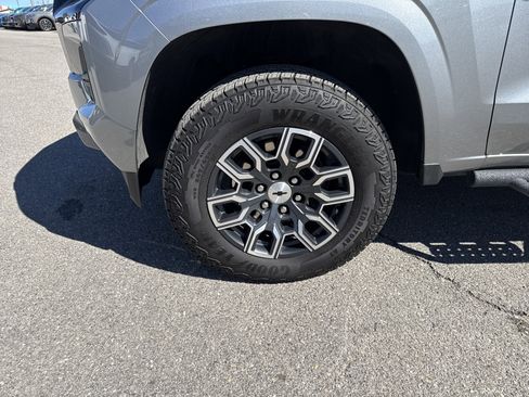 Used 2025 Chevrolet Colorado Z71 image 11