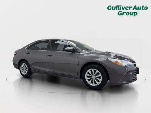 Used 2015 Toyota Camry LE FWD image 12