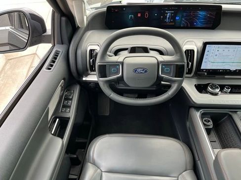 Used 2025 Ford Expedition Active AWD/4WD image 15