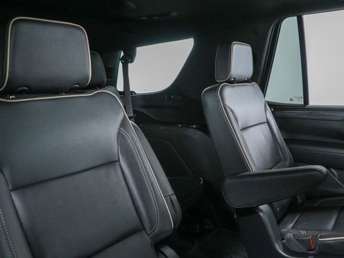 Used 2023 GMC Yukon SLT w/ SLT Premium Package AWD/4WD image 32