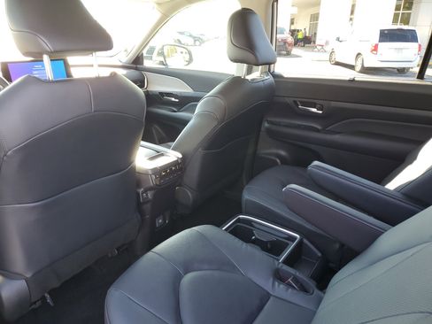 Certified 2025 Toyota Grand Highlander AWD Hybrid image 14