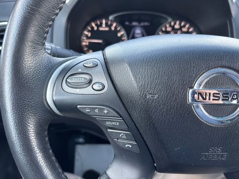 Used 2015 Nissan Pathfinder SV image 24