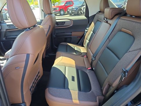 Used 2025 Ford Bronco Sport Outer Banks w/ Outer Banks Tech Package+ AWD/4WD image 8