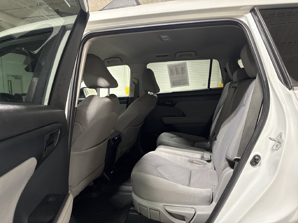 Used 2023 Toyota Highlander L FWD image 22