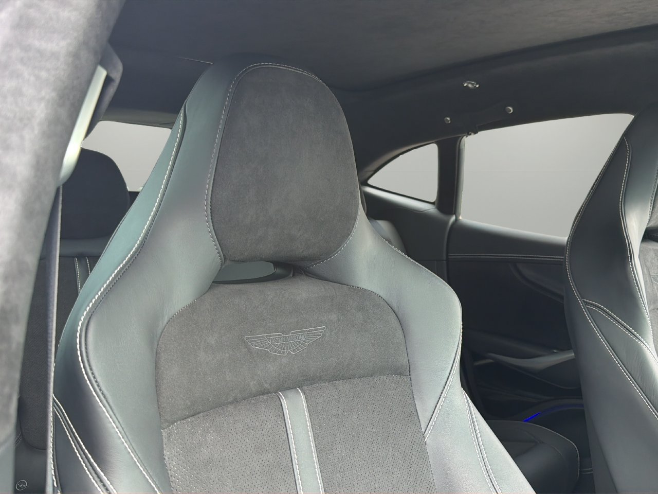 Used 2024 Aston Martin DBX AWD/4WD image 22