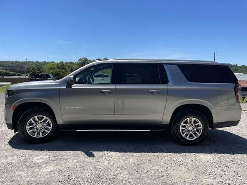 Used 2023 Chevrolet Suburban LT RWD image 23