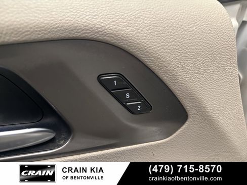 Used 2019 Chrysler Pacifica Limited image 20