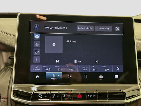 Used 2025 Jeep Compass Trailhawk AWD/4WD image 21