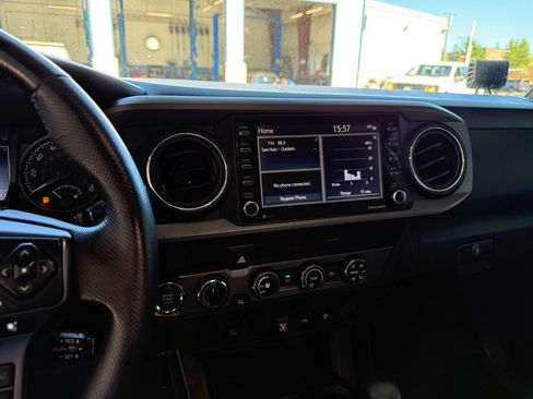 Used 2020 Toyota Tacoma TRD Off-Road AWD/4WD image 16