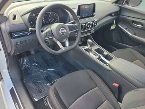 Used 2025 Nissan Sentra SR FWD image 17
