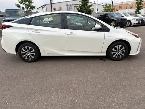 Used 2020 Toyota Prius LE w/ Carpet Mat Package AWD/4WD image 8