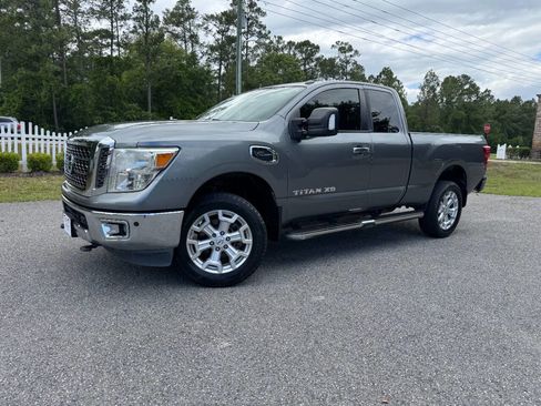 Used 2017 Nissan Titan SV RWD image 27