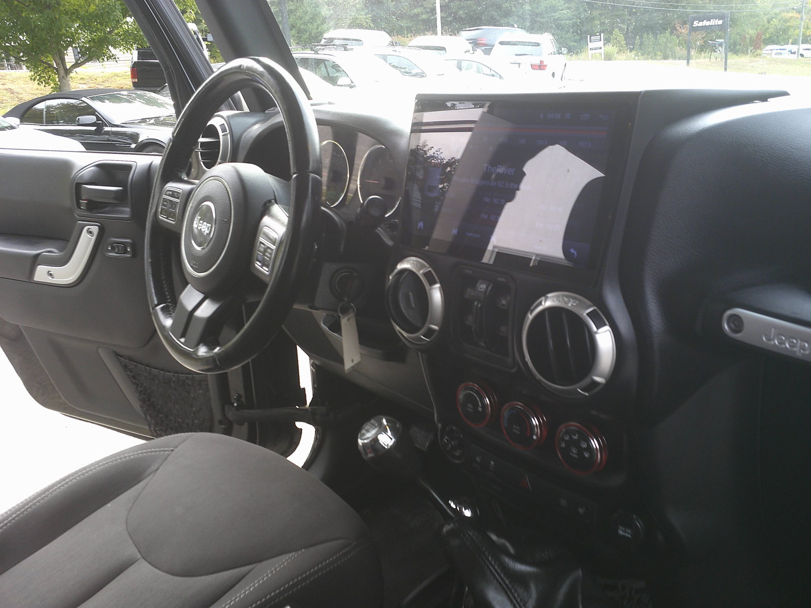 Used 2016 Jeep Wrangler Unlimited Sahara w/ Dual Top Group AWD/4WD image 15