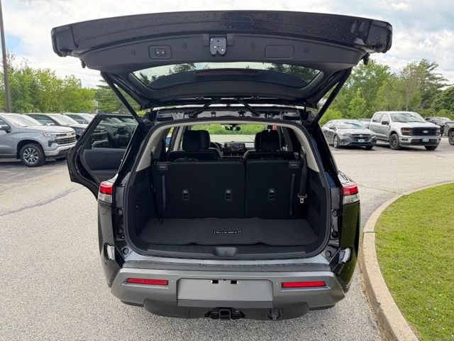 New 2026 Nissan Pathfinder SL w/ SL Premium Package AWD/4WD image 13