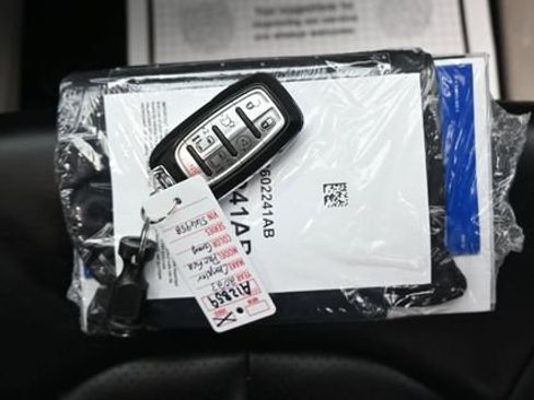 Used 2023 Chrysler Pacifica Touring-L image 12