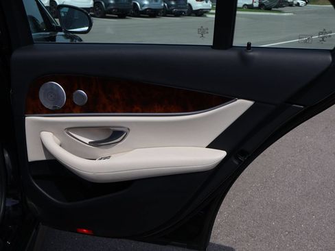 Used 2019 Mercedes-Benz E 300 4MATIC image 16