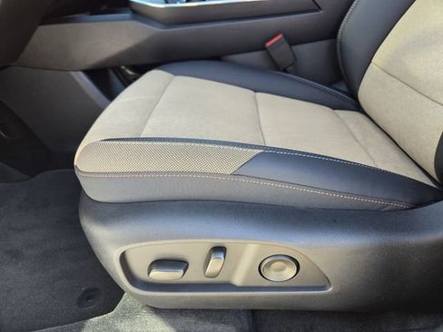 New 2026 Chevrolet Equinox ACTIV image 18