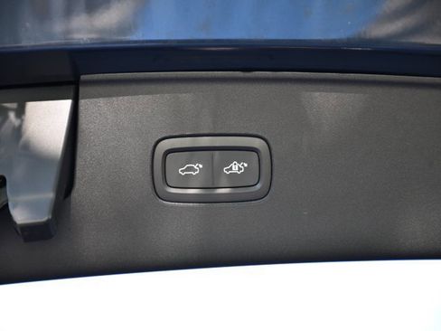 New 2025 Volvo EX90 Ultra w/ Protection Package Premier image 30