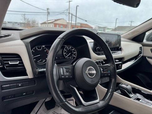 Used 2023 Nissan Rogue SL w/ SL Premium Package image 19