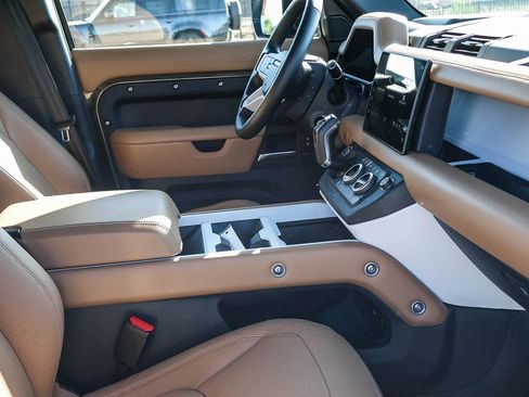 Certified 2025 Land Rover Defender 110 X-Dynamic SE AWD/4WD image 16