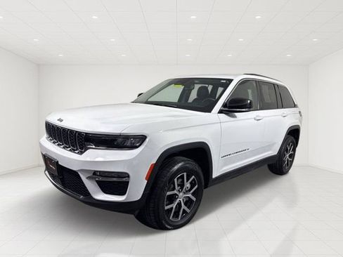 Used 2023 Jeep Grand Cherokee Limited AWD/4WD image 2