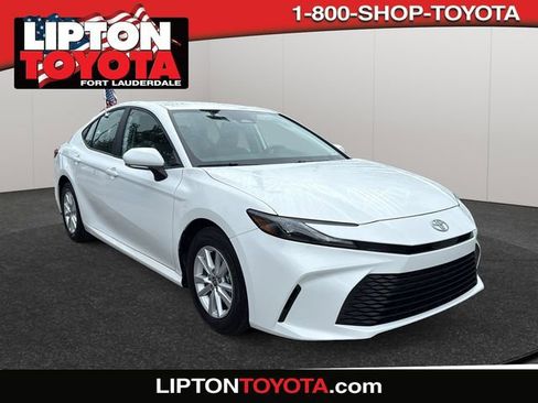 Certified 2025 Toyota Camry LE image 1