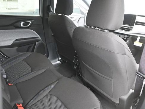 Used 2025 Jeep Compass Sport w/ Mopar Graphics Package image 15