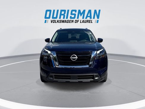 Used 2025 Nissan Pathfinder SV FWD image 3