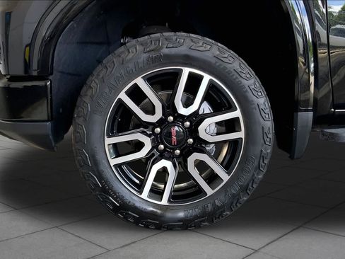 Used 2024 GMC Sierra 1500 AT4 w/ Technology Package AWD/4WD image 11