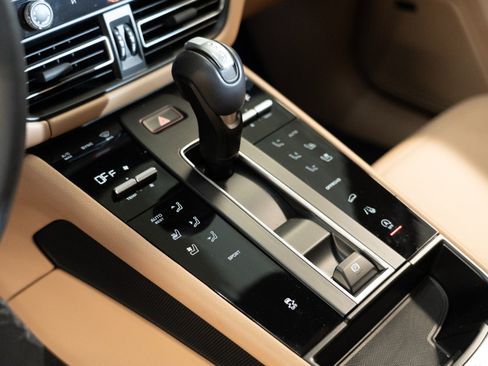 Certified 2026 Porsche Macan AWD/4WD image 22