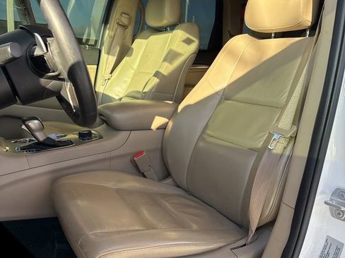 Used 2017 Jeep Grand Cherokee Limited image 11