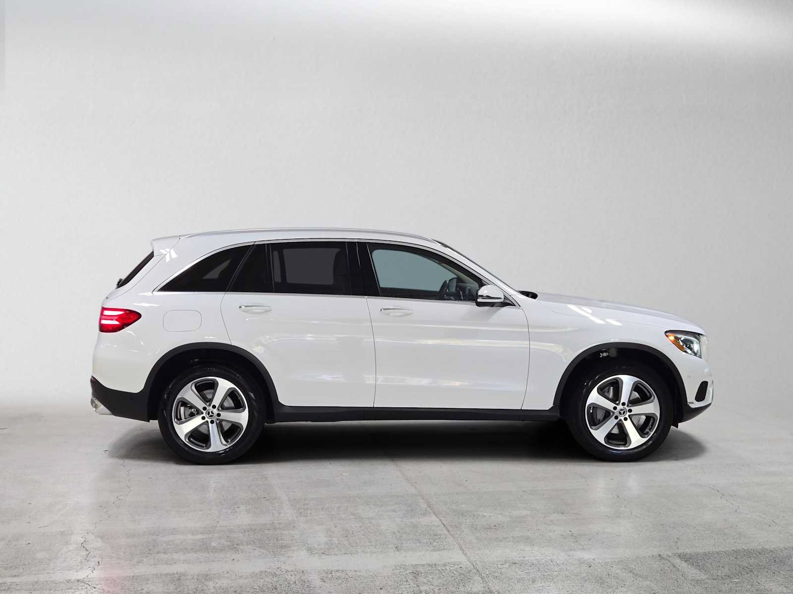 Used 2019 Mercedes-Benz GLC 300 4MATIC image 2