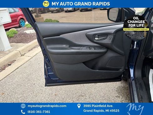 Used 2020 Nissan Murano SL w/ Moonroof Package AWD/4WD image 10