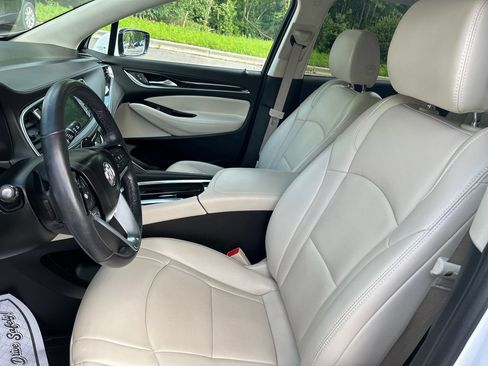 Used 2024 Buick Enclave Essence AWD/4WD image 12