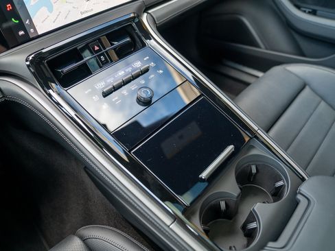 Certified 2025 Porsche Panamera 4 AWD/4WD image 19