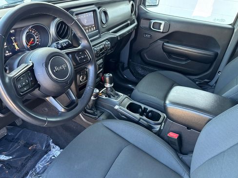 Used 2018 Jeep Wrangler Sport S image 4