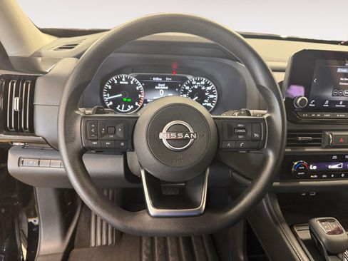 Used 2023 Nissan Pathfinder S FWD image 14