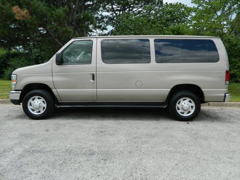 Used 2008 Ford E-350 and Econoline 350 XLT RWD image 4
