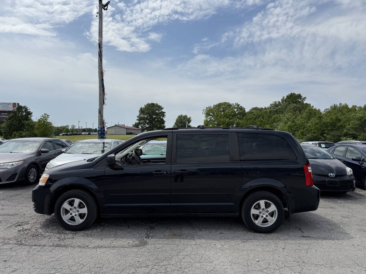 Used 2010 Dodge Grand Caravan Hero FWD image 3