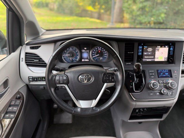Used 2015 Toyota Sienna XLE w/ XLE Navigation Package FWD image 21