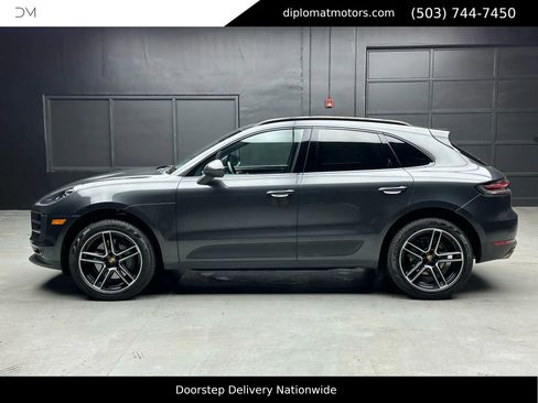 Used 2020 Porsche Macan S w/ Premium Package Plus image 3
