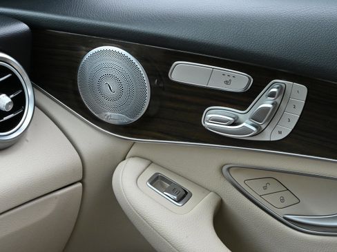 Used 2021 Mercedes-Benz GLC 300 image 36