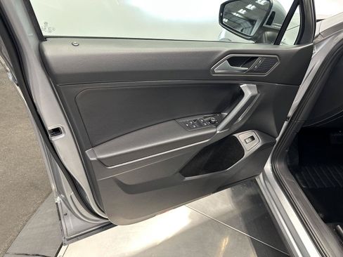 Used 2020 Volkswagen Tiguan SEL AWD/4WD image 13