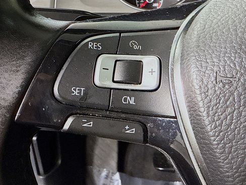 Used 2017 Volkswagen Golf S image 14